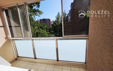 REZERVOVANÝ Na predaj: priestranný 2-izbový byt s loggiou – Exnárova, KE