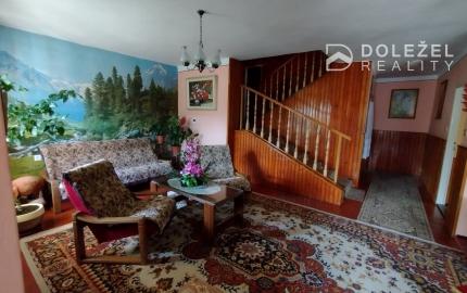 Priestranný 6-izbový dom s garážou, altánkom a veľkým pozemkom-Vyšné Opátske,KE