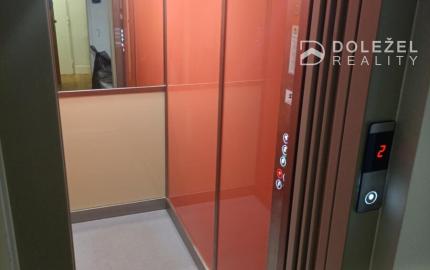 Priestranný 2-izbový byt s balkónom v obľúbenej lokalite – Košice Sever / Hlinkova ulica