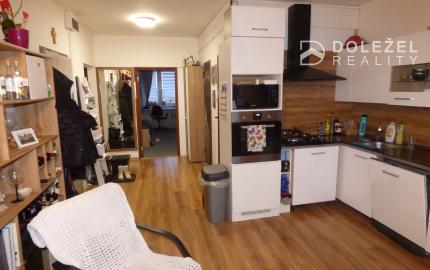 3-izb KVP Húskova, OV, 64m2,  čiast .rekon, lodžia (8.p/8)