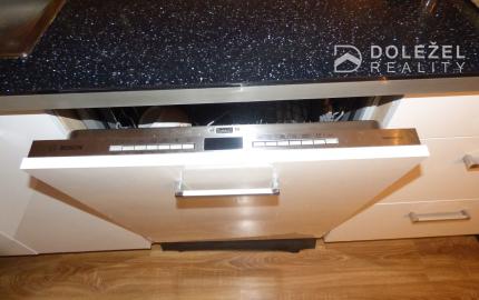 3-izb KVP Húskova, OV, 64m2,  čiast .rekon, lodžia (8.p/8)