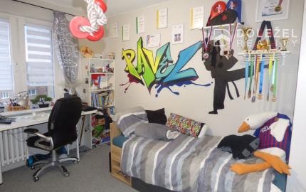 3-izb KVP Húskova, OV, 64m2,  čiast .rekon, lodžia (8.p/8)