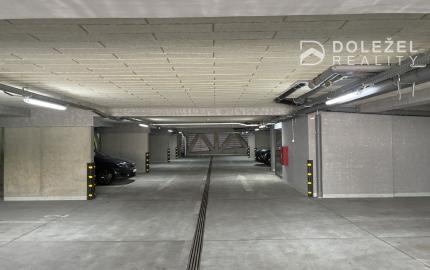 1,5-izbový tehlový byt -Zelené Grunty,OV,33m, pivnica, 2.p/6