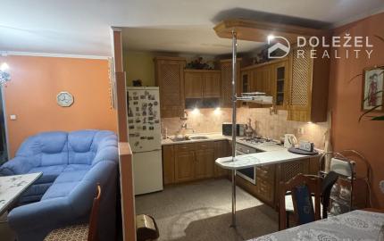 3-izbový byt STARÉ MESTO- Vojenská ulica, OV,70m2,lodžia 1.p