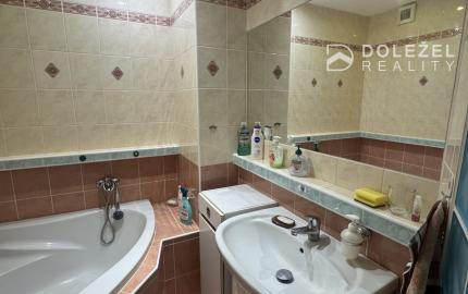 3-izbový byt STARÉ MESTO- Vojenská ulica, OV,70m2,lodžia 1.p