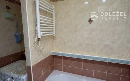 3-izbový byt STARÉ MESTO- Vojenská ulica, OV,70m2,lodžia 1.p
