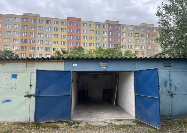 Garáž- Železníky- Krakovská, OV, 18m2+ elektrina