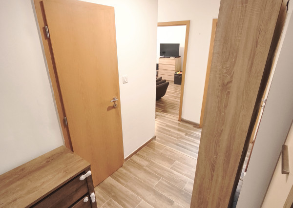 REZERVOVANÝ Kompletne zrekonštruovaný svetlý a priestranný 2-izbový byt na Terase– Narcisová ulica, Košice