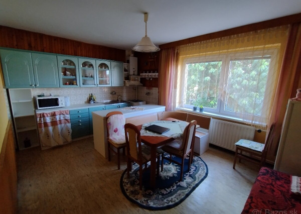 Priestranný 6-izbový dom s garážou, altánkom a veľkým pozemkom-Vyšné Opátske,KE