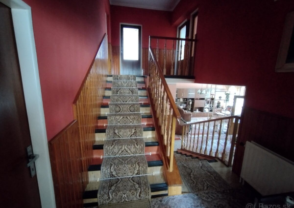 Priestranný 6-izbový dom s garážou, altánkom a veľkým pozemkom-Vyšné Opátske,KE