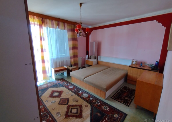 Priestranný 6-izbový dom s garážou, altánkom a veľkým pozemkom-Vyšné Opátske,KE