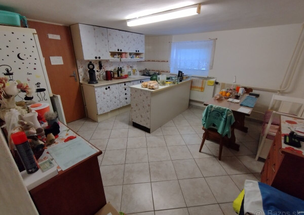 Priestranný 6-izbový dom s garážou, altánkom a veľkým pozemkom-Vyšné Opátske,KE