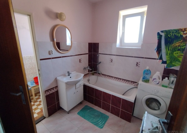 Priestranný 6-izbový dom s garážou, altánkom a veľkým pozemkom-Vyšné Opátske,KE