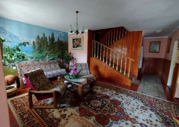 Priestranný 6-izbový dom s garážou, altánkom a veľkým pozemkom-Vyšné Opátske,KE