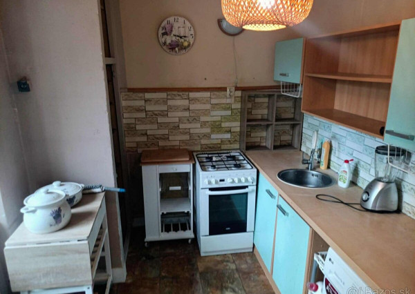 Priestranný 2-izbový byt s balkónom v obľúbenej lokalite – Košice Sever / Hlinkova ulica