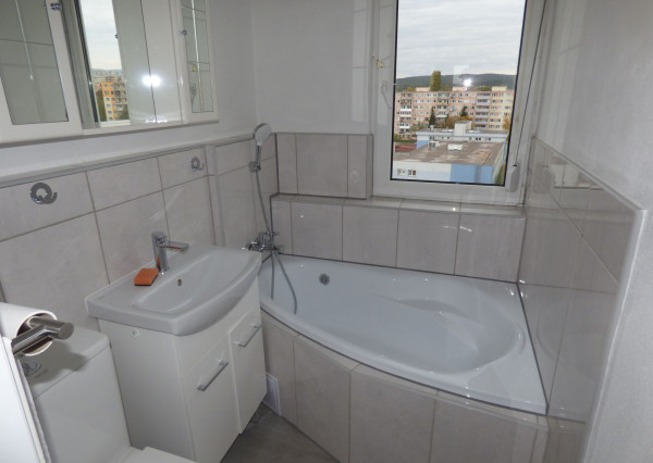 3-izb TERASA-  Michalovská, OV, 66m2, ČR, 8.p, balkón