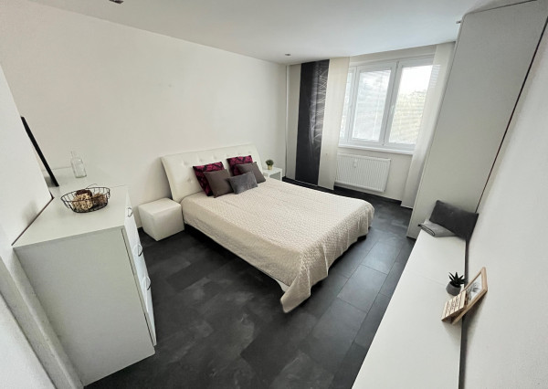 Na predaj kompletne zariadený 2-izbový tehlový byt v obľúbenej lokalite Košice – Sever, Študentská ulica