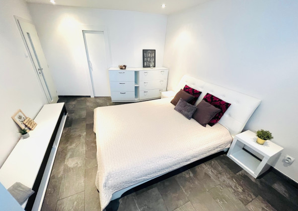 Na predaj kompletne zariadený 2-izbový tehlový byt v obľúbenej lokalite Košice – Sever, Študentská ulica