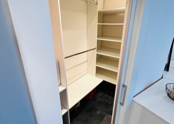 Na predaj kompletne zariadený 2-izbový tehlový byt v obľúbenej lokalite Košice – Sever, Študentská ulica