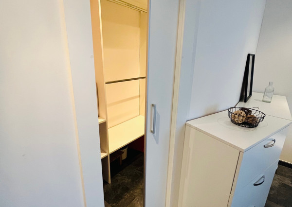 Na predaj kompletne zariadený 2-izbový tehlový byt v obľúbenej lokalite Košice – Sever, Študentská ulica