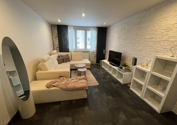 Na predaj kompletne zariadený 2-izbový tehlový byt v obľúbenej lokalite Košice – Sever, Študentská ulica