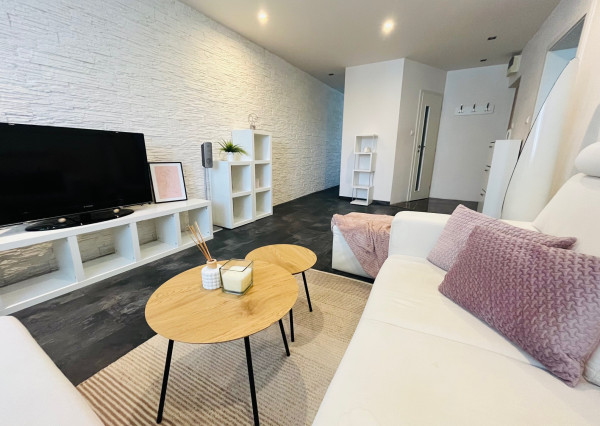 Na predaj kompletne zariadený 2-izbový tehlový byt v obľúbenej lokalite Košice – Sever, Študentská ulica