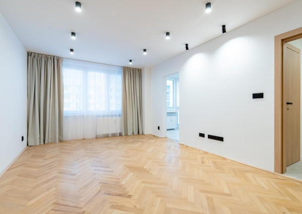 3-izbový byt, 69 m2, lodžia, 2x balkón (7.p) Košice Němcovej