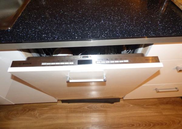 3-izb KVP Húskova, OV, 64m2,  čiast .rekon, lodžia (8.p/8)