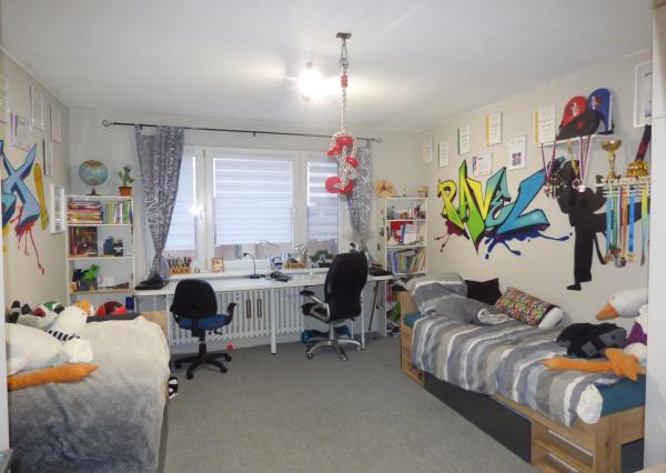 3-izb KVP Húskova, OV, 64m2,  čiast .rekon, lodžia (8.p/8)