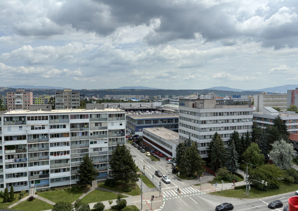 3-izb pražský TERASA- Trieda SNP, OV, 55m2, 6m lodžia, 10.p