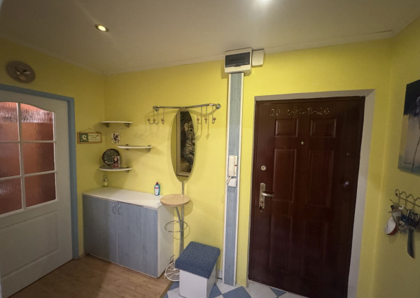 3-izbový byt STARÉ MESTO- Vojenská ulica, OV,70m2,lodžia 1.p