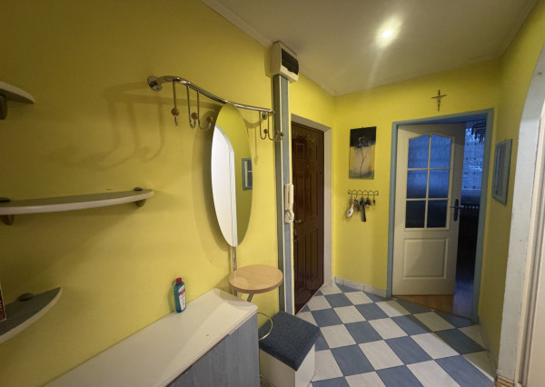 3-izbový byt STARÉ MESTO- Vojenská ulica, OV,70m2,lodžia 1.p