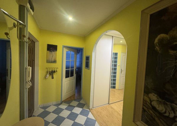 3-izbový byt STARÉ MESTO- Vojenská ulica, OV,70m2,lodžia 1.p
