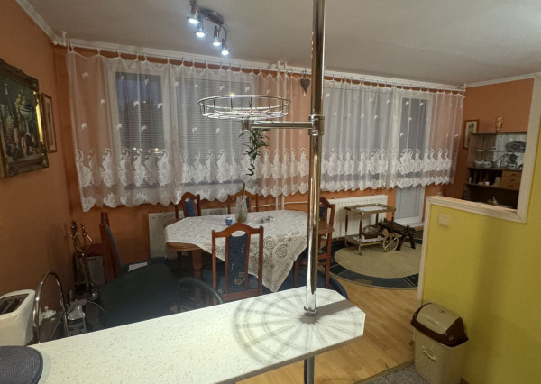 3-izbový byt STARÉ MESTO- Vojenská ulica, OV,70m2,lodžia 1.p