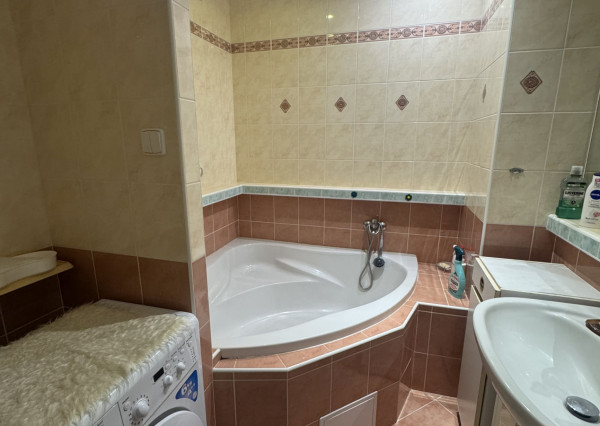 3-izbový byt STARÉ MESTO- Vojenská ulica, OV,70m2,lodžia 1.p