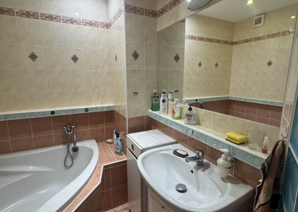 3-izbový byt STARÉ MESTO- Vojenská ulica, OV,70m2,lodžia 1.p