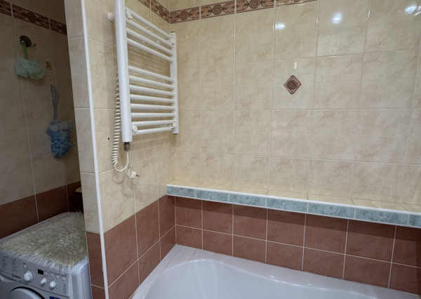 3-izbový byt STARÉ MESTO- Vojenská ulica, OV,70m2,lodžia 1.p