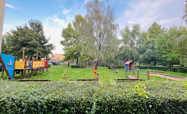 Na predaj kompletne zariadený 2-izbový tehlový byt v obľúbenej lokalite Košice – Sever, Študentská ulica - fotografia 1