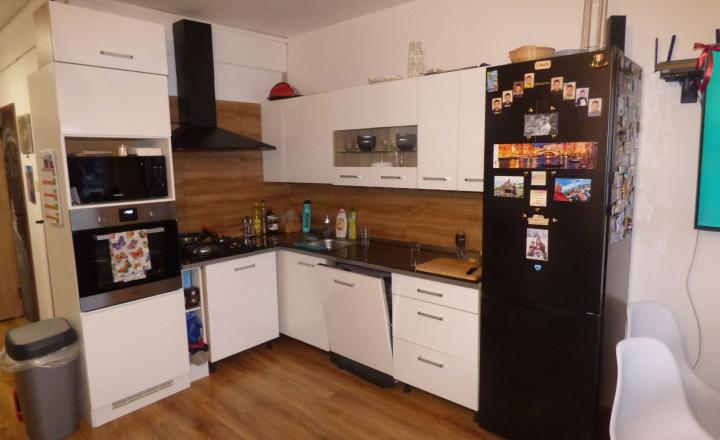 3-izb KVP Húskova, OV, 64m2,  čiast .rekon, lodžia (8.p/8) - fotografia 1