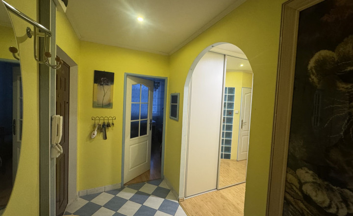 3-izbový byt STARÉ MESTO- Vojenská ulica, OV,70m2,lodžia 1.p - fotografia 3