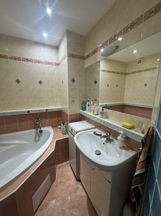 3-izbový byt STARÉ MESTO- Vojenská ulica, OV,70m2,lodžia 1.p - fotografia 8