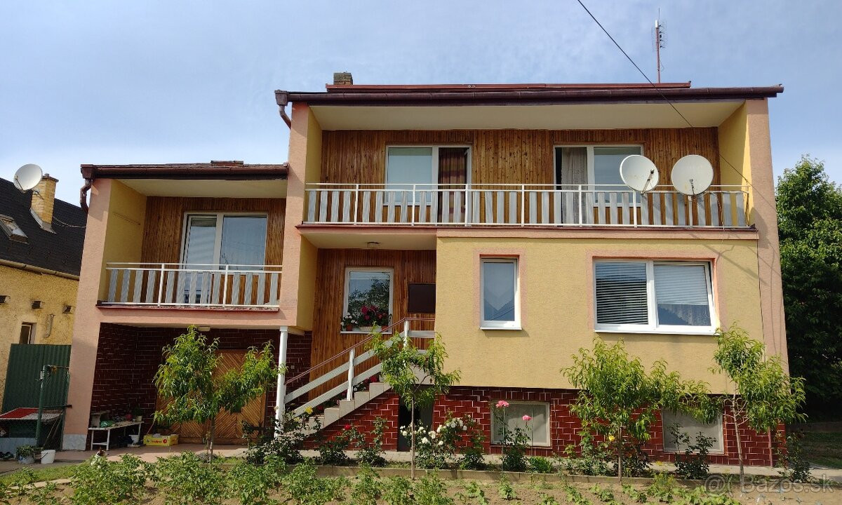 Priestranný 6-izbový dom s garážou, altánkom a veľkým pozemkom-Vyšné Opátske,KE