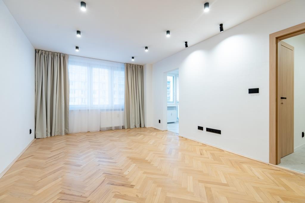 3-izbový byt, 69 m2, lodžia, 2x balkón (7.p) Košice Němcovej