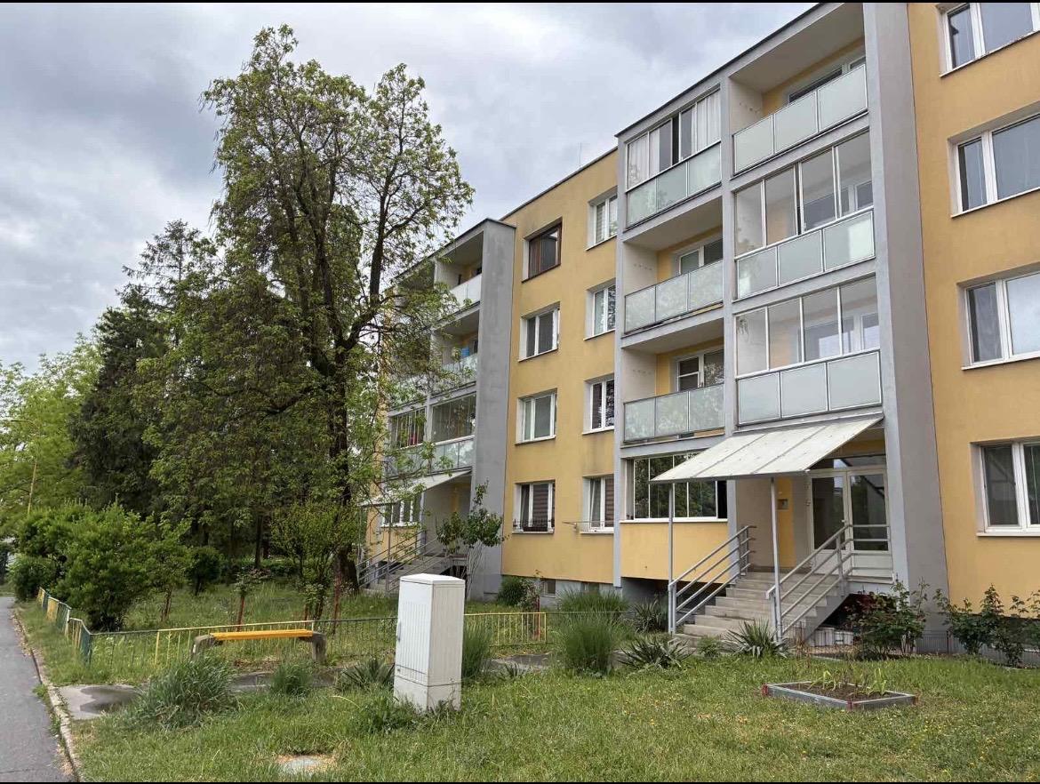 REZERVOVANÉ! 2-izb Západ- Mikoviního, OV, 54m2, povodný stav