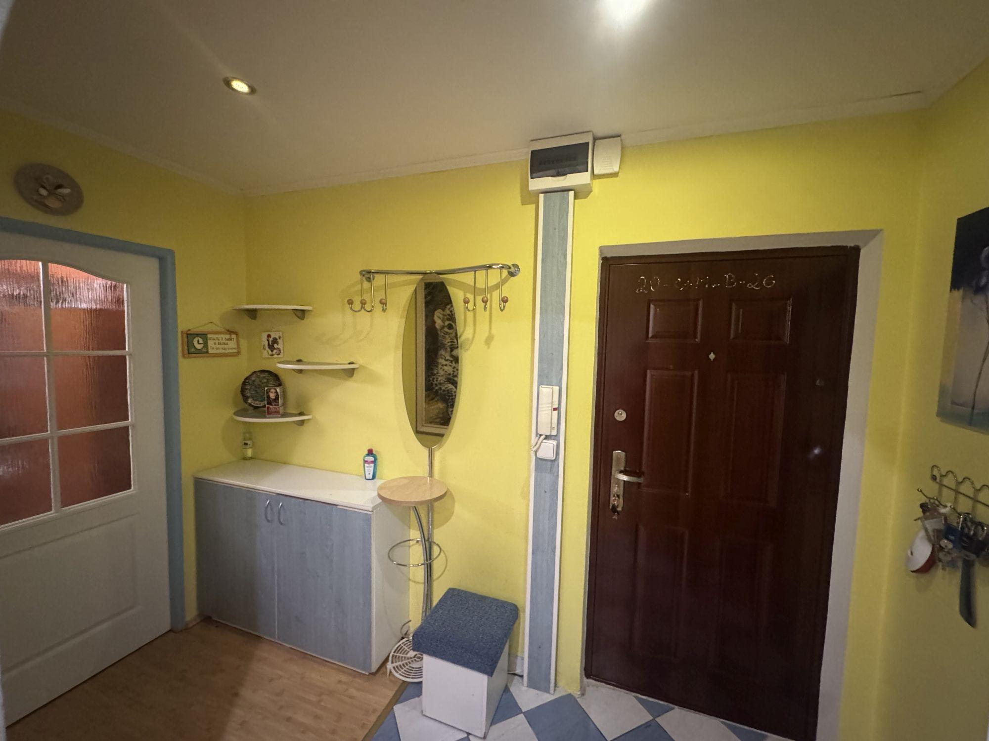 3-izbový byt STARÉ MESTO- Vojenská ulica, OV,70m2,lodžia 1.p